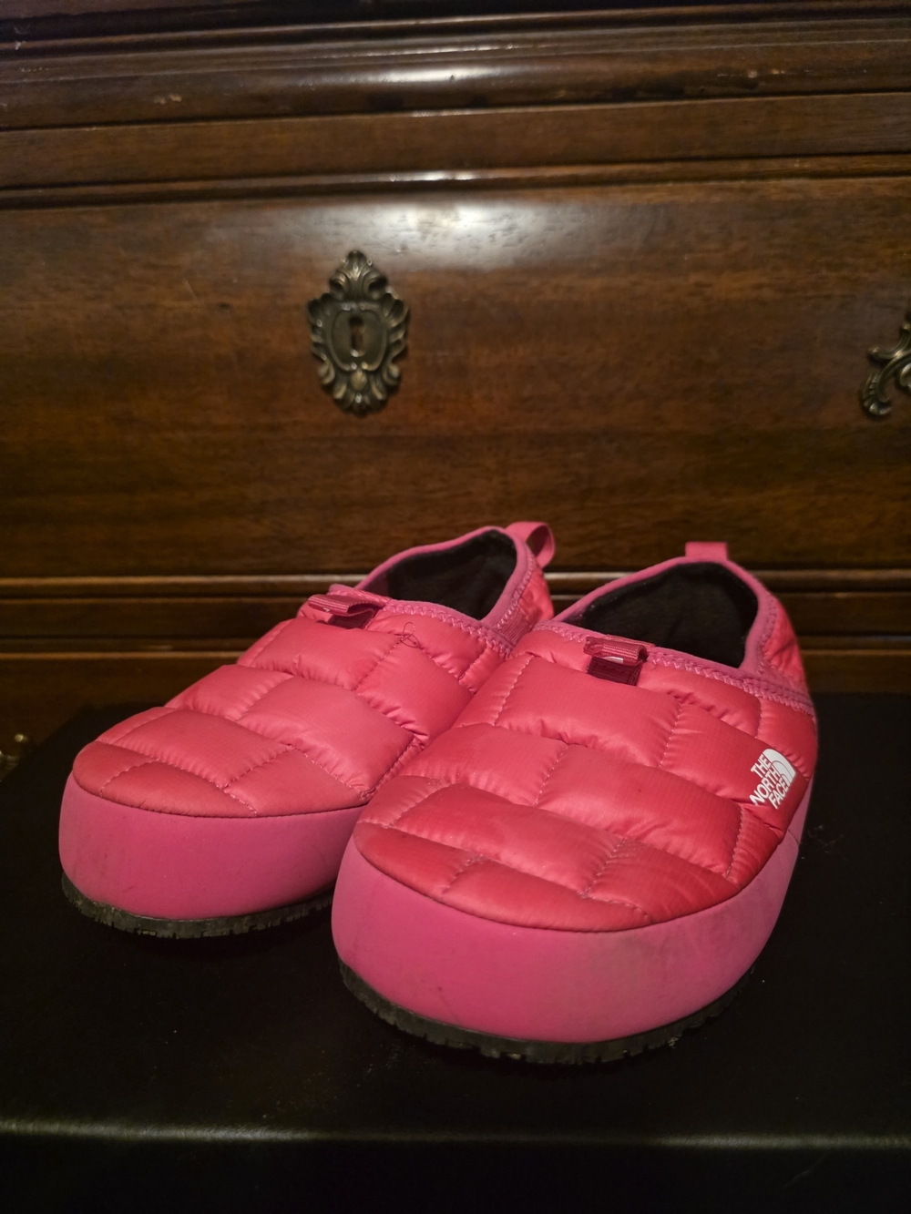 The North Face Kids Pink Quilted Slip-On Puff Slippers